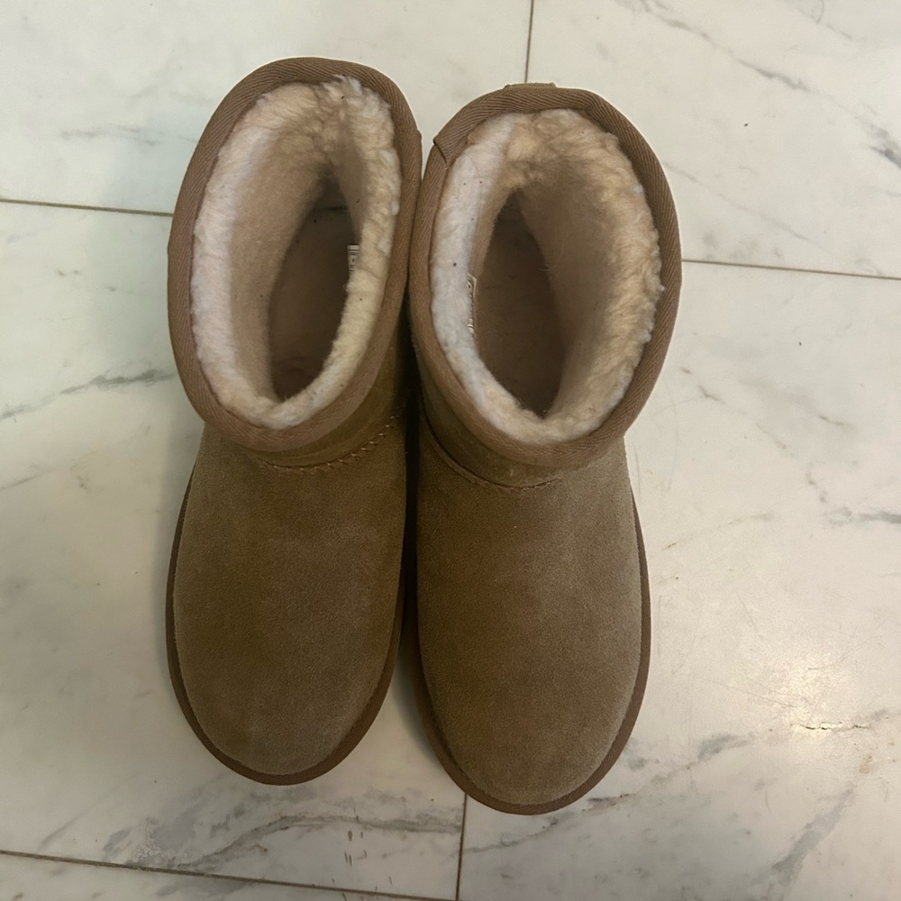 UGG Boots - Picture 5 of 5